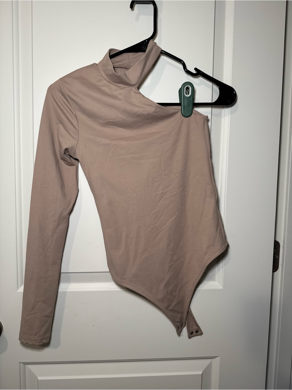 Abercrombie & Fitch One-Shoulder Long Sleeve Bodysuit in Taupe